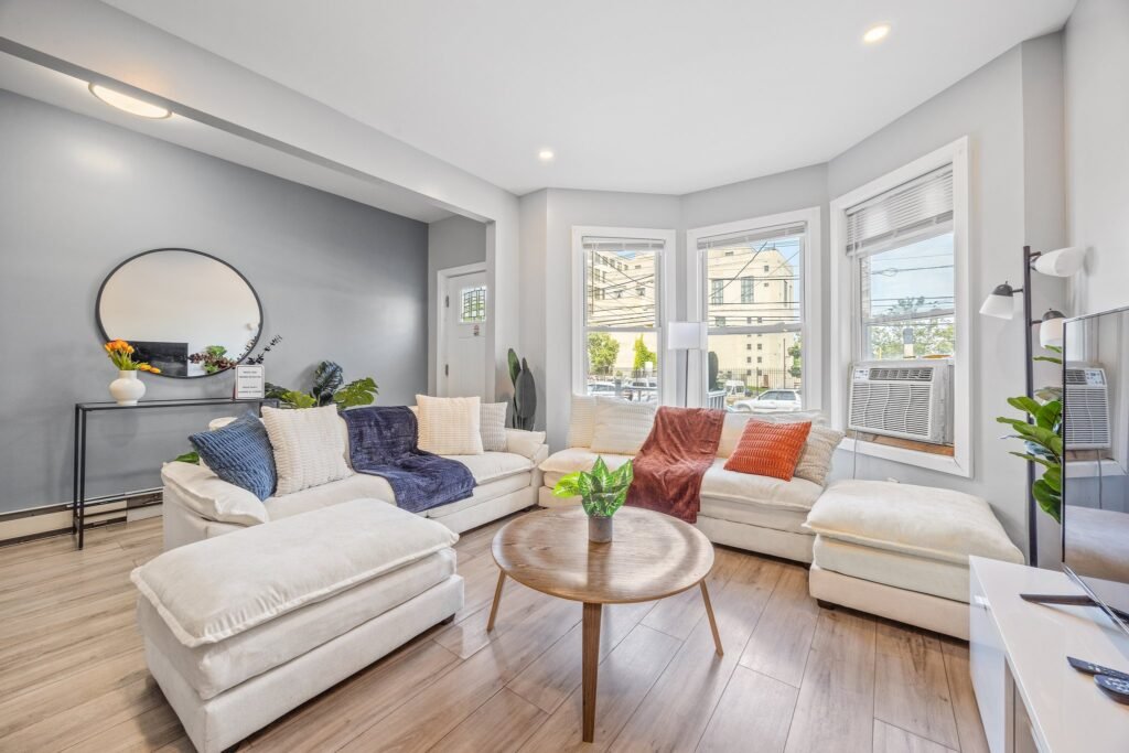 1-web-or-mls-274-summer-ave